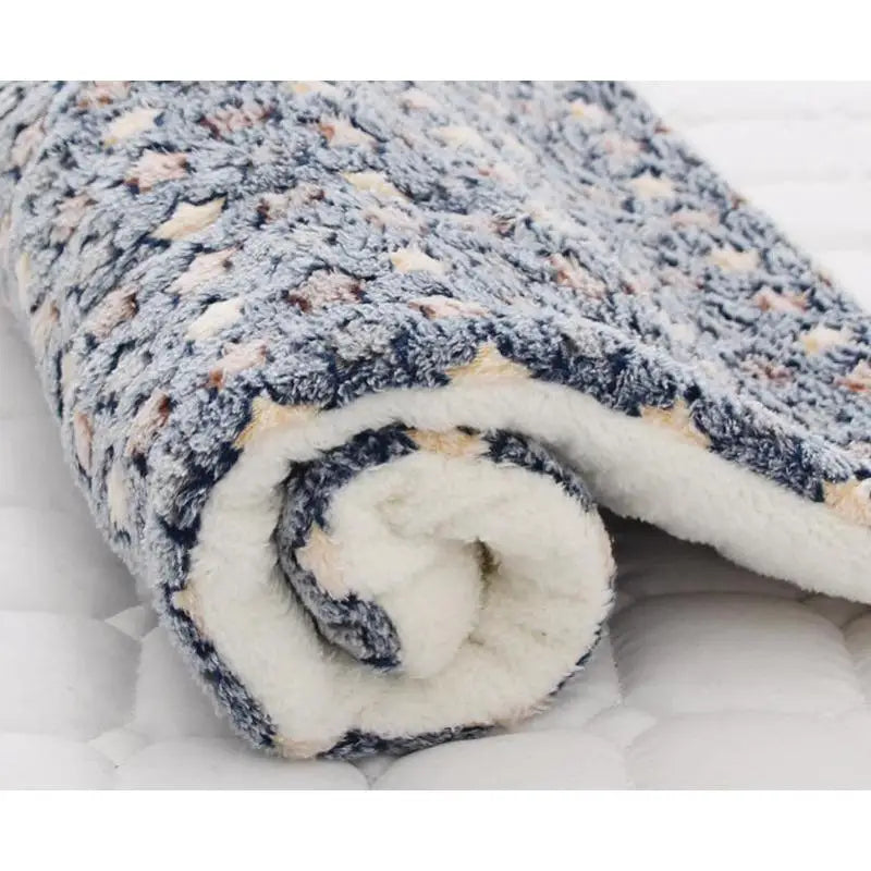 Pet Sleeping Mat Dog Bed Cat Bed Soft Hair Thickened Blanket Pad Fleece Home Washable Warm Bear Pattern Blanket Pet Supplies